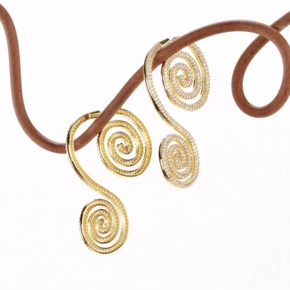 πΊπHPππΊ NWT Cult Gaia Ramala Crystal-Embellished Gold Spiral Earrings - Picture 12 of 17